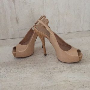 Nude patent leather woven heel, peep toe platform